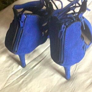 Excellent condition Madden Girl cobalt blue  3 inch heel.